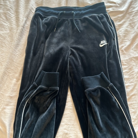 Nike Swede joggers - Picture 2 of 4